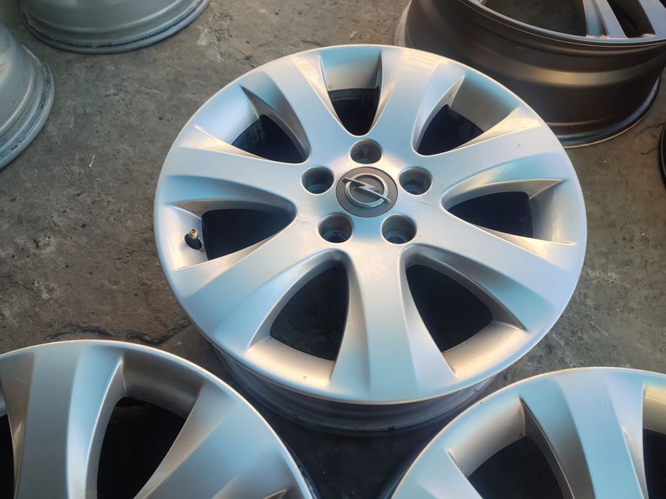 16" оригинални алуминиеви джанти за Opel.