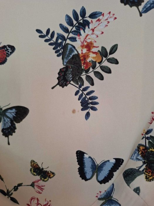 Rochie H&M crem cu imprimeu fluturi și flori – Mărimea 44