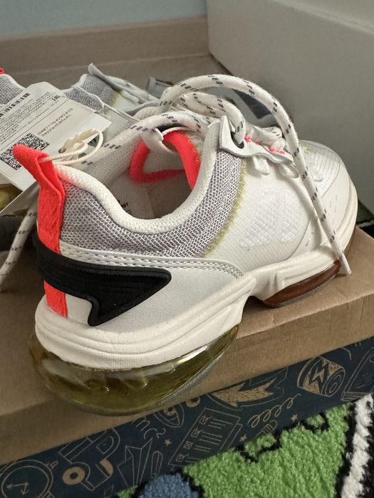 Кроссовки от Зара оригинал