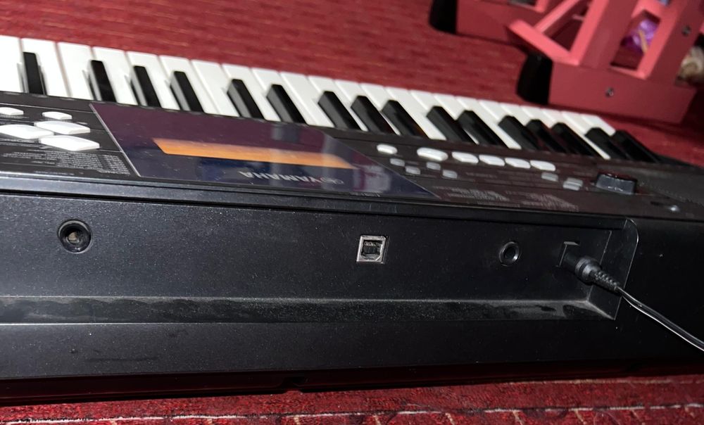 Orga yamaha psr e333