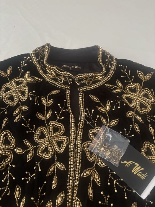 Әдемі  Бисермен тігілген. бешпет