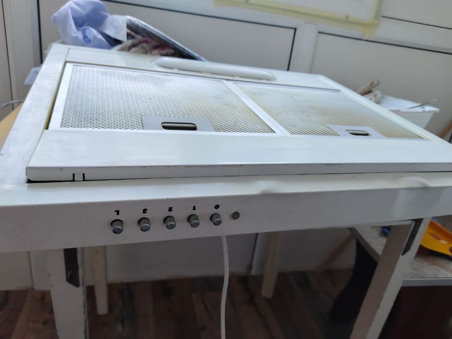 ПРОДАМ ВЫТЯЖКУ  в хорошем состоянии