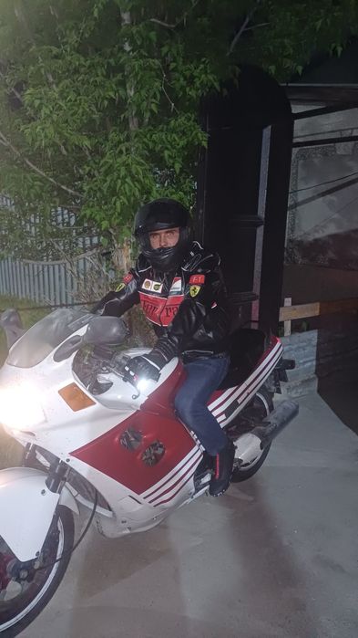 Honda CBR 1000 кубов