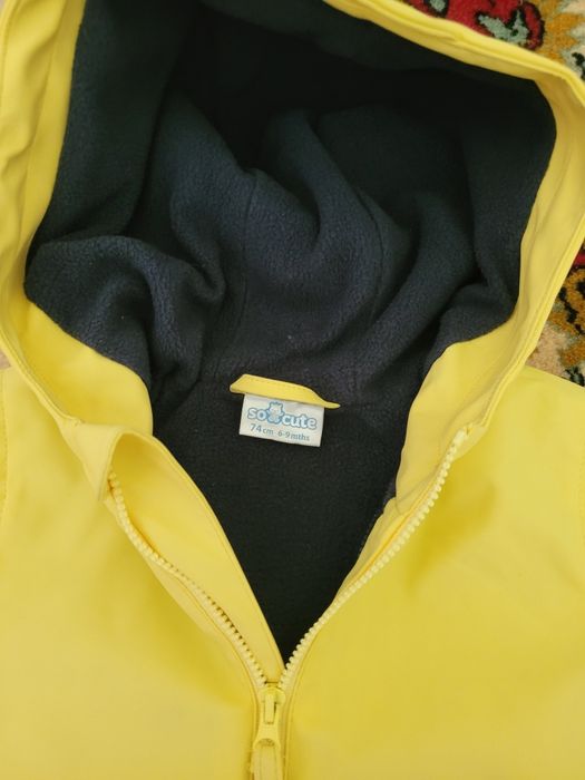 Vând geaca de toamna / primăvara impermeabila mărimea 74