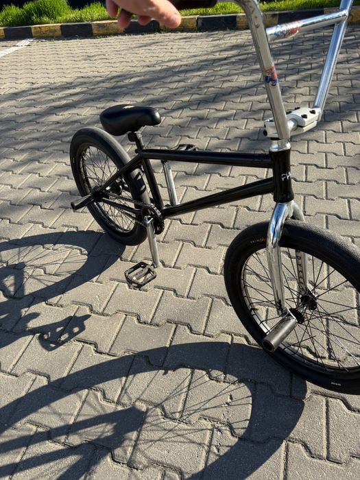 Vând BMX custom construit din piese de top