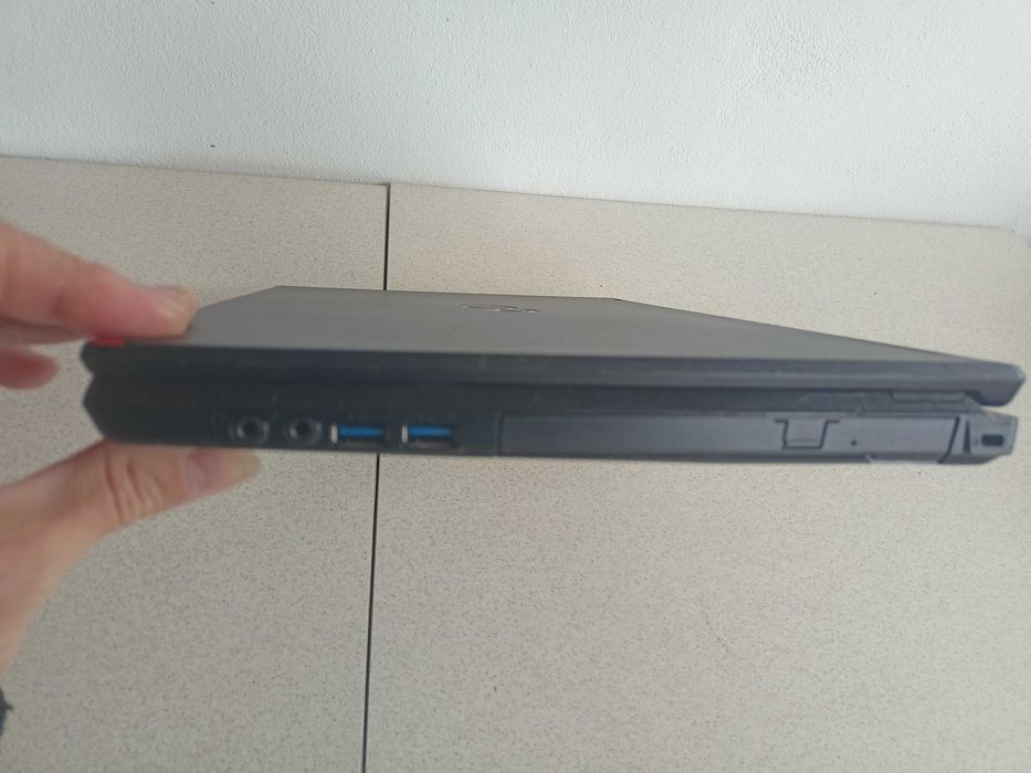 Laptop Fujitsu E556 display 15,6 Procesor I5-6200u ram 8 ddr4 SSD 256g