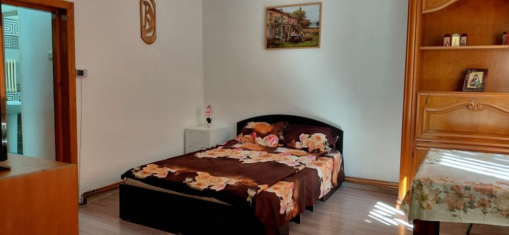 Închiriez garsonieră la casă