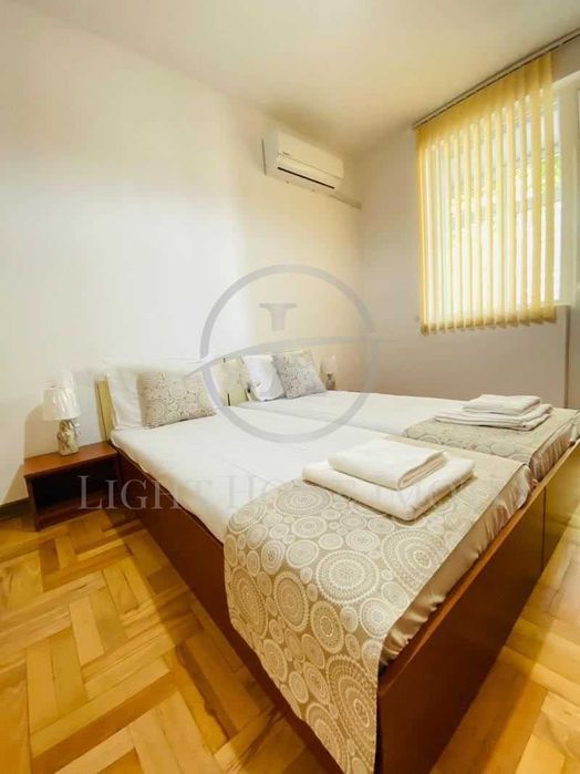 Продава се Четиристаен апартамент в Пловдив, Център - 89 кв.м за 3427 €/кв.м - Снимка #8
