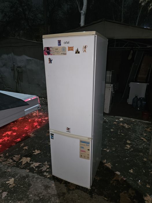 Продаётся холодильник Артел рабочий