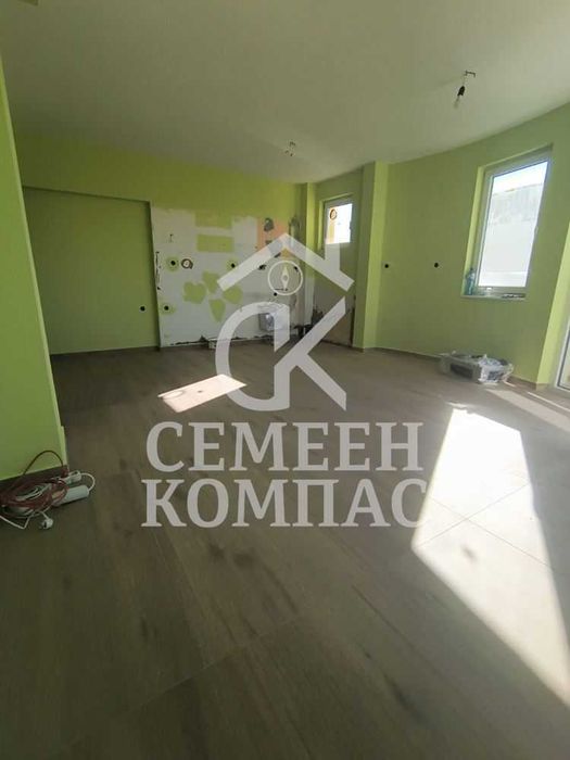Тристаен апартамент в Кючук Париж