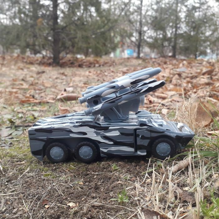 Военная игрушечная техника .