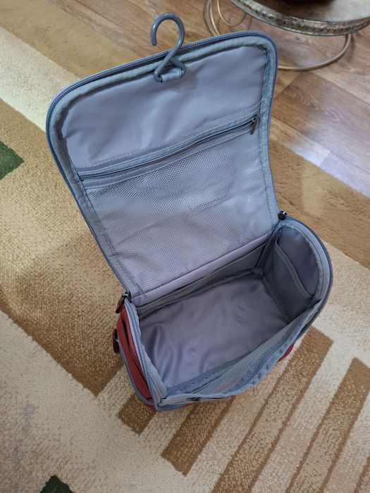 Продается дорожная косметичка.