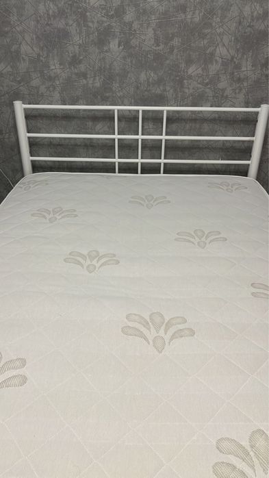 Кровать+матрас (белый, размер 200х140)