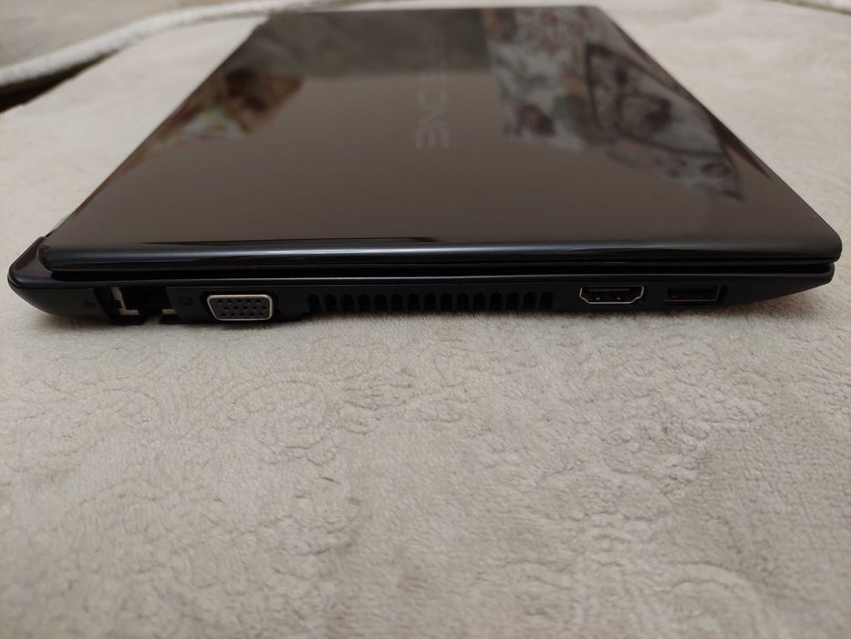 Лаптоп Acer Aspire One 756-877; отлично състояние; с предпазен калъф