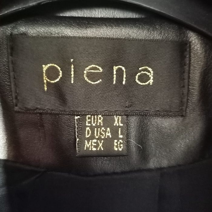 Продам пальто на девушку.