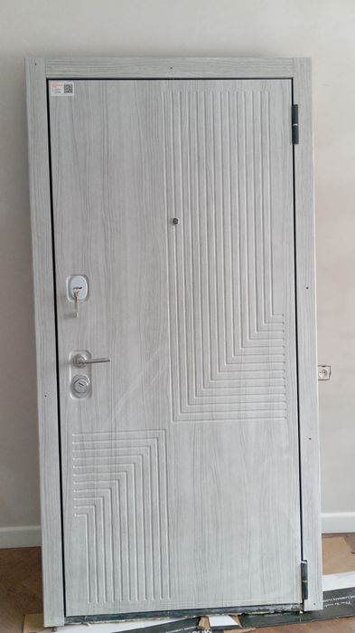 Продам входную дверь