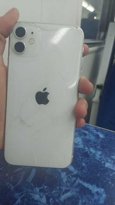 Айфон 11 сломон дисп и крышка разбита