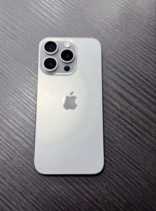 iPhone 15 PRO cu 97% Viata Bateriei