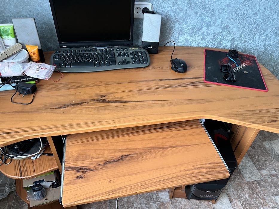 Продам стол