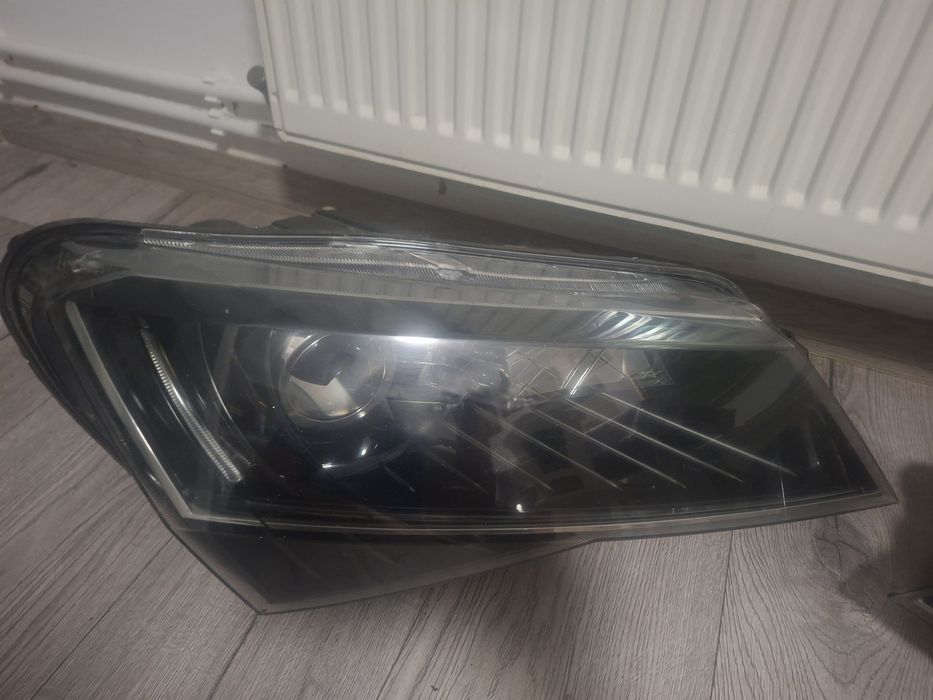 Far Skoda Superb 3 cu led stanga dreapta