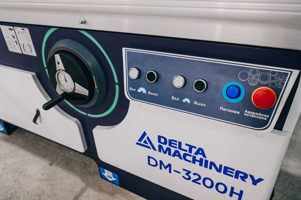 Форматно-раскроечный станок DELTAMACHINERY DM-3200H