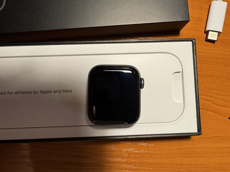 Часовник Apple Watch Nike SE