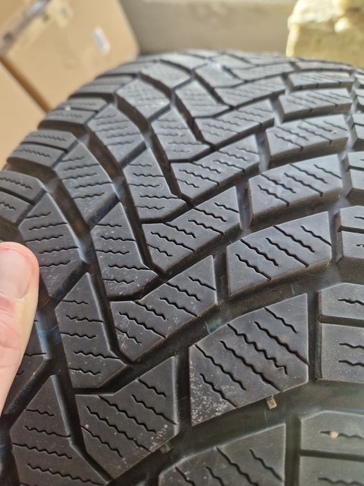Anvelopa iarna 225/50/r17H