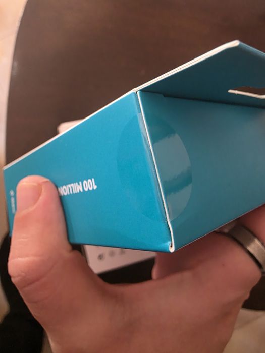 TCL 4041 чисто нов фабрично запечатан с слушалки!