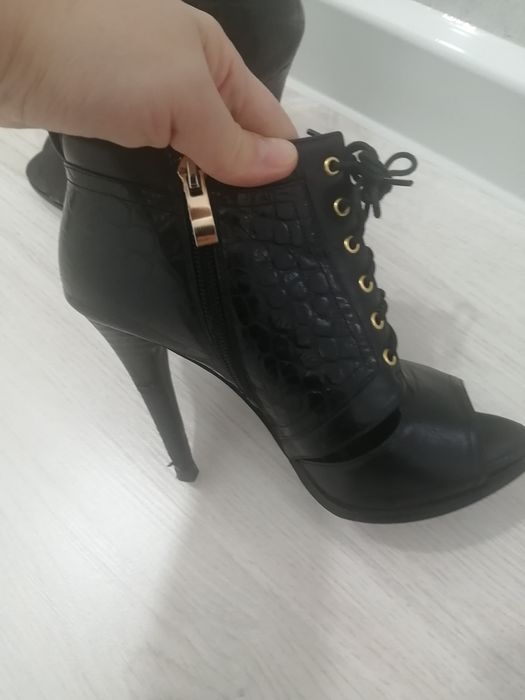 Продаются ботильоны