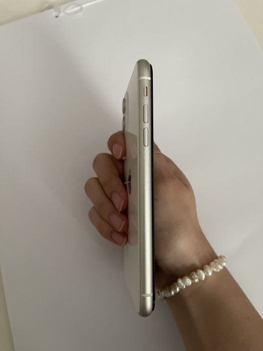 iPhone 11 в отличном состоянии.