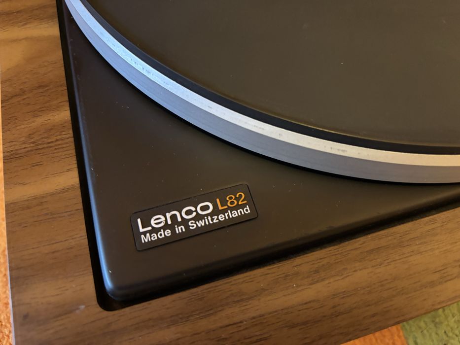 Грамофон Lenco L82