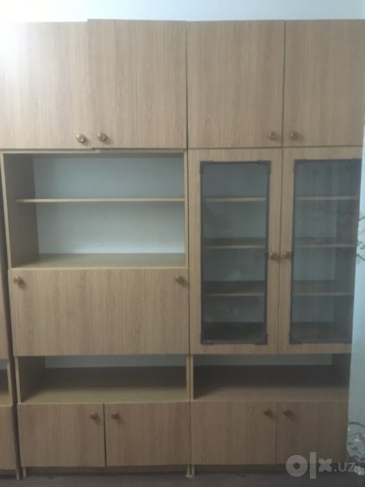 Очик рангли стенка.3 шкаф, айрим сотилиши хам мумкин