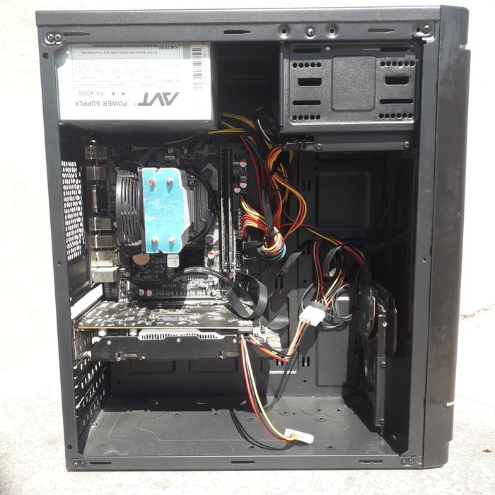 Kompyuter sistema blok satiladi. Obmen joq! Qatqan baha!