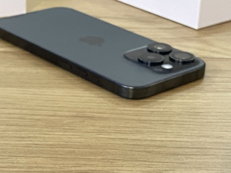 Бартер като нов iPhone 15 pro 256gb black 88%