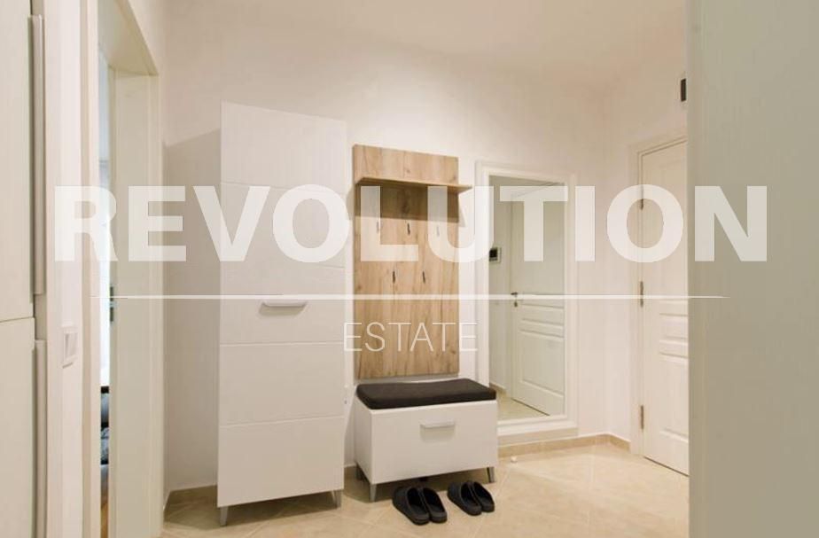 Дава се под наем Двустаен апартамент в к.к. Св.Св. Константин и Елена - 75 кв.м за 900 € - Снимка #6