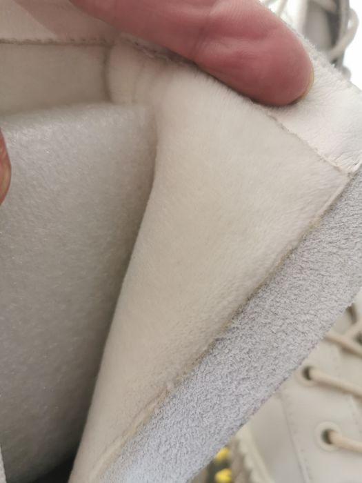 Срочно продам  детские ботинки