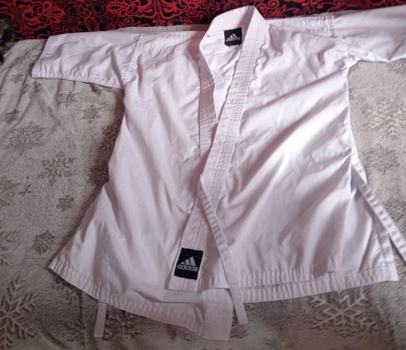 Продам кимоно adidas для карате/дзюдо