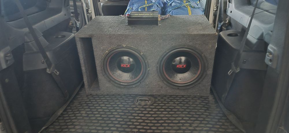 Продам сабвуфер в коробе