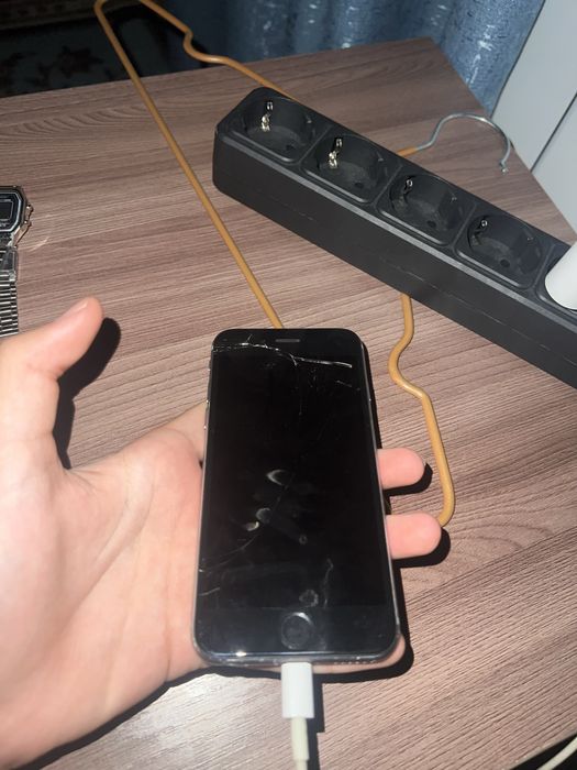 Продам айфон 6s.