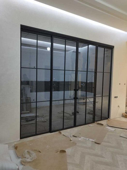 Стеклянные лофт перегородки и двери