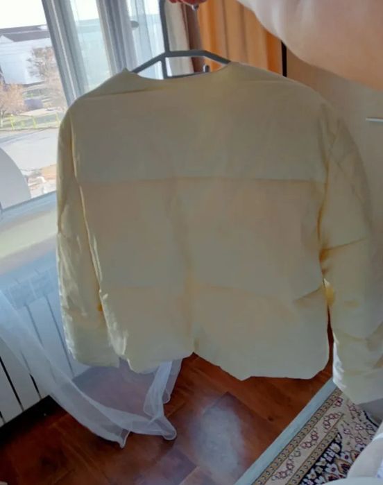 Куртка-бомбер сливочного цвета