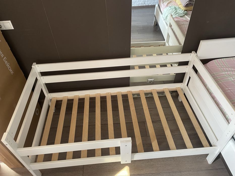 Продам детскую кровать без матраца