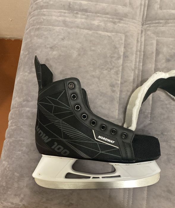 Продаются коньки 38 размер