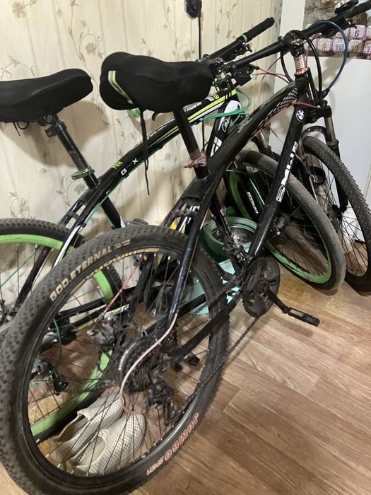 два велосипеда на ходу