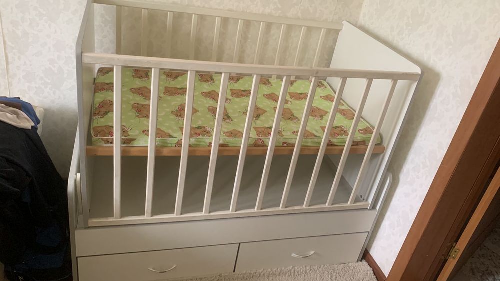 Продам кровать и манеж