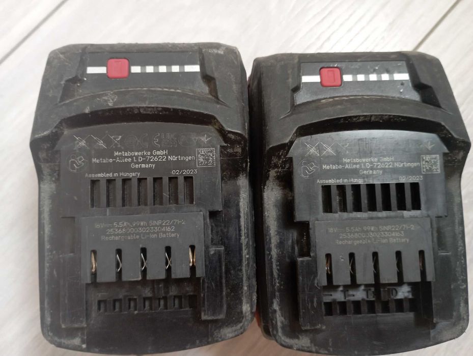 Vând 2 acumulatori +încărcător. Folosite foarte puțin