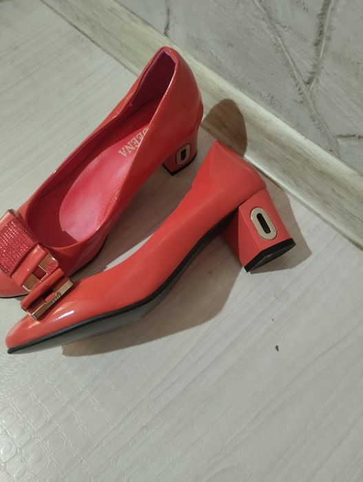 Продам  Лакированные туфли.