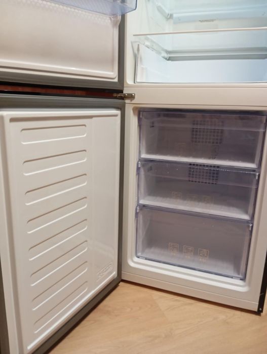 Хладилник Bekо с фризер