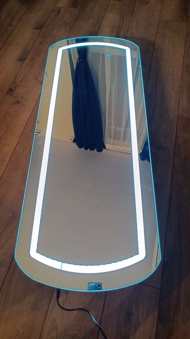 LED Огледало / шкаф за бижута