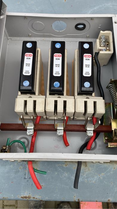 Heblu intrerupator general trifazic